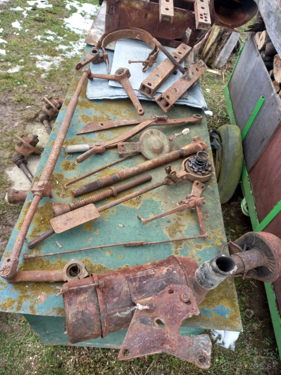 Predám kabínu na Zetor 25. Mam aj iné náhradné diely prevodo - 8