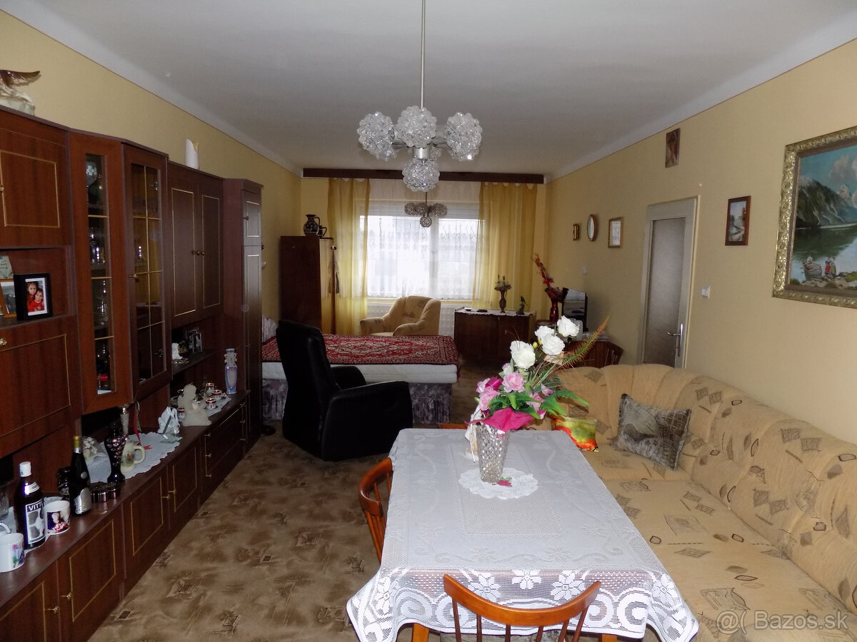 Poschodový dom v Tvrdošovciach v centre obce vhodné aj na - 8