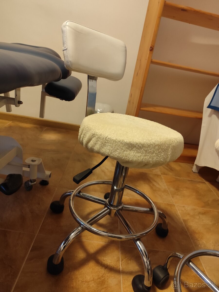 Masážny stôl a sedlové stoličky - 8