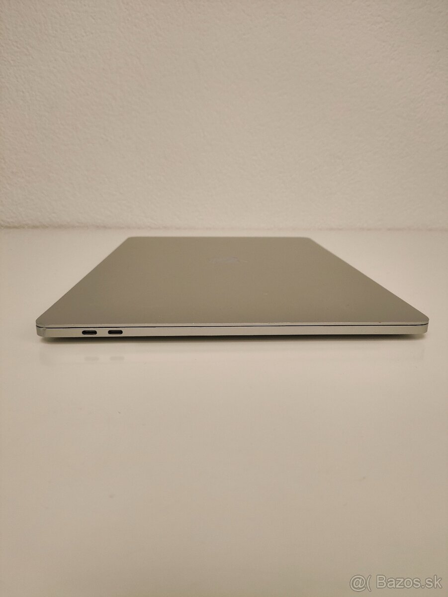 MacBook Pro 15 2016 | i7 • 16GB • 256GB SSD - 8