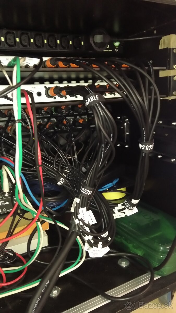 Rackový kufor 12U s príslušenstvom a mikrofónové splittery A - 8