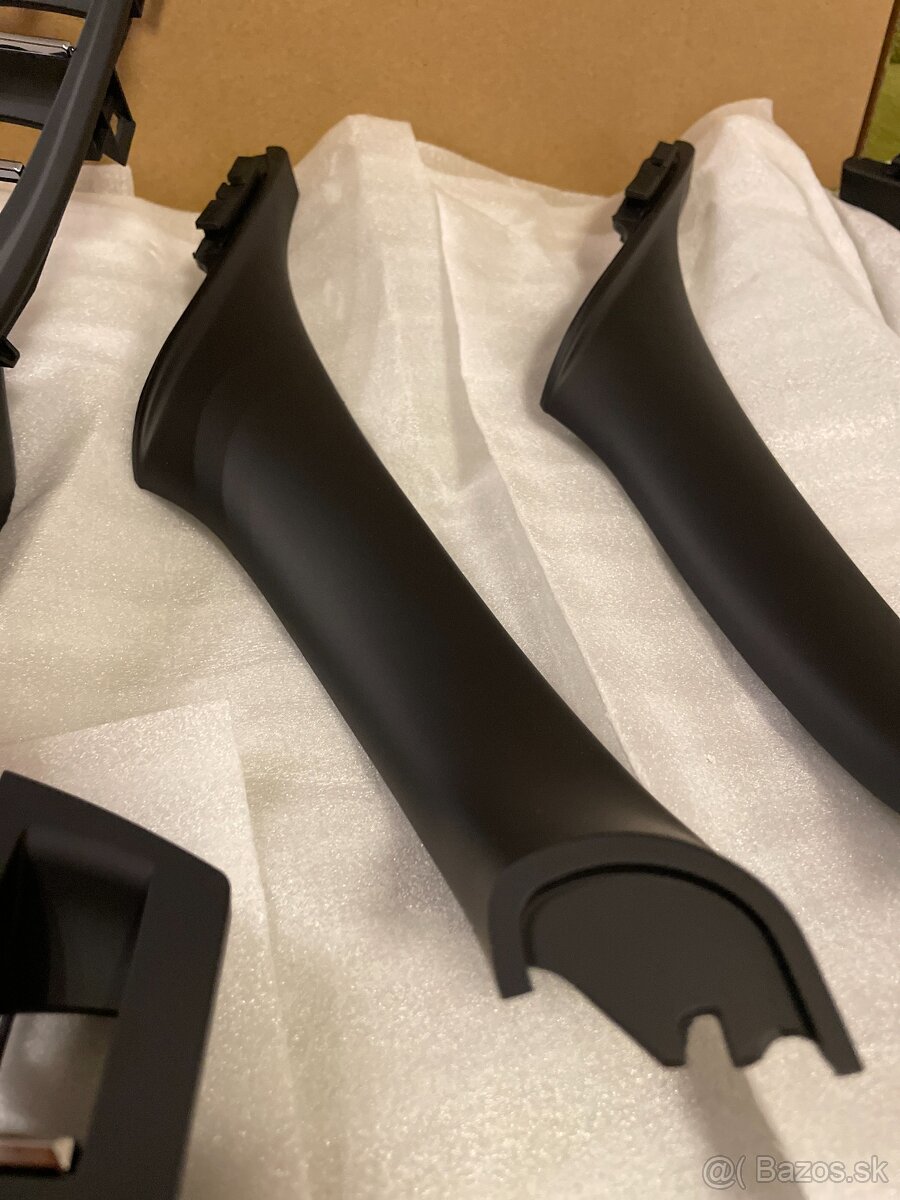 BMW F10/F11 NOVÉ madlá dverí čierne KOMPLET SADA - 8