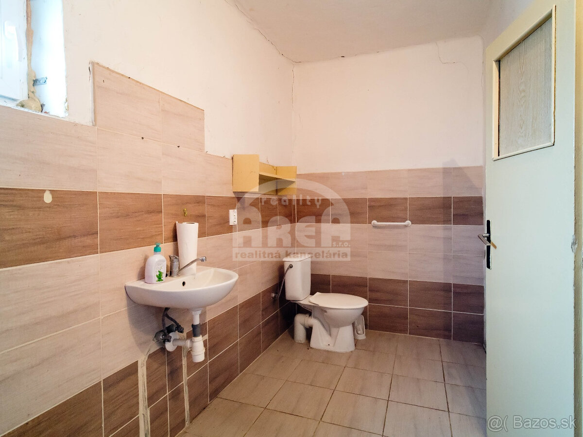 Rodinný dom v pokojnej obci Lastomír - 8