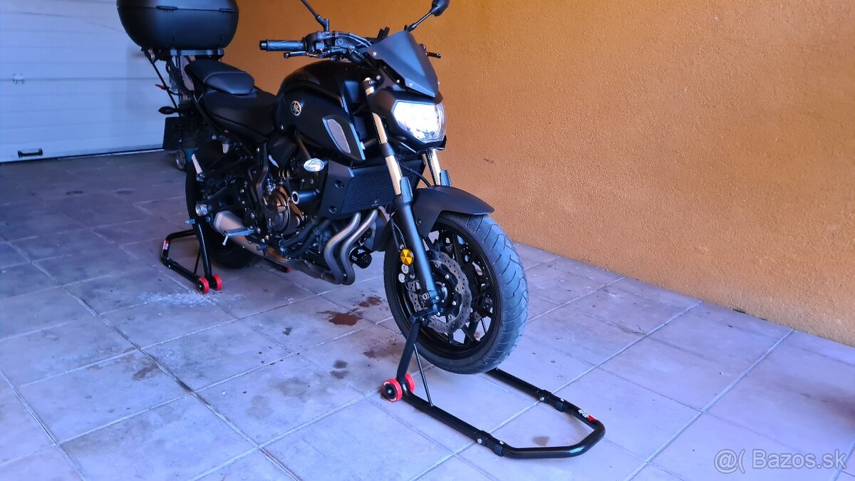 Yamaha mt 07 - 8