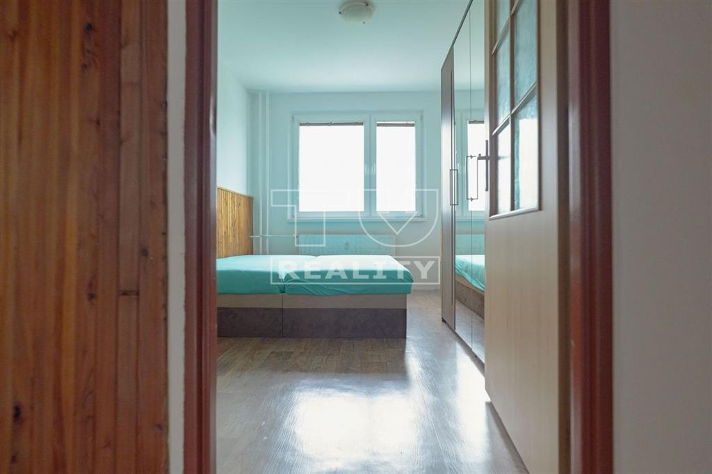 Priestranný 3-izbový byt s loggiou a zariadením v... - 8