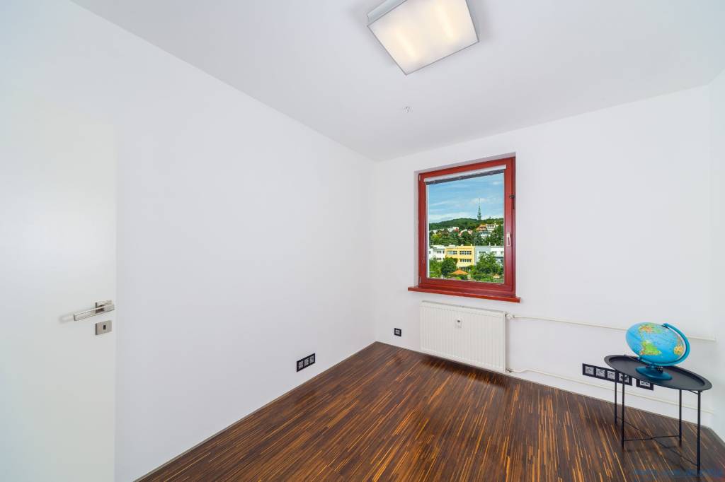 Slnečný 3-izbový byt, loggia, výhľad, zeleň, poloha, L.Dérer - 8