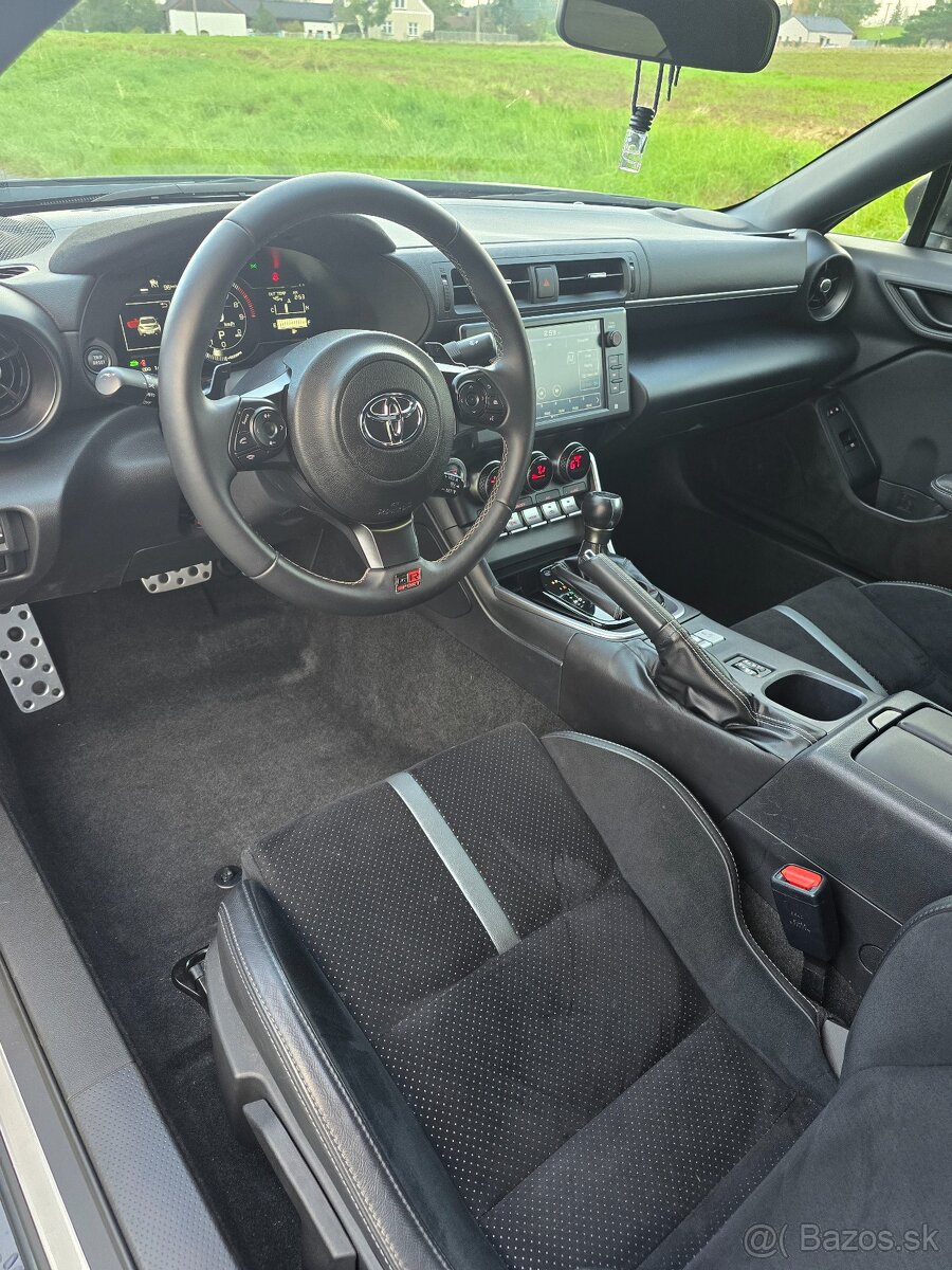 Toyota gr 86 Premium - 8