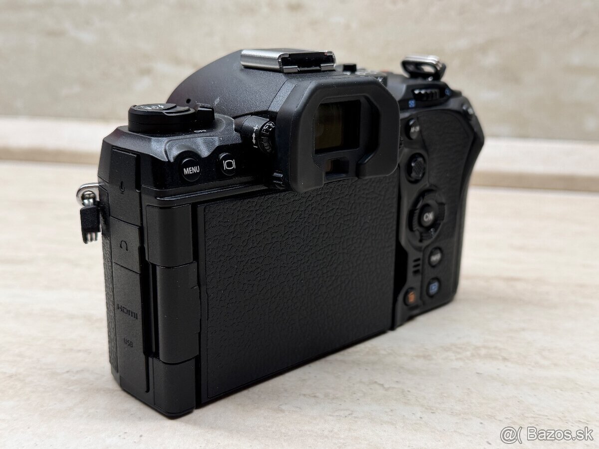 Olympus OM-1, počet záberov: 25 - 8