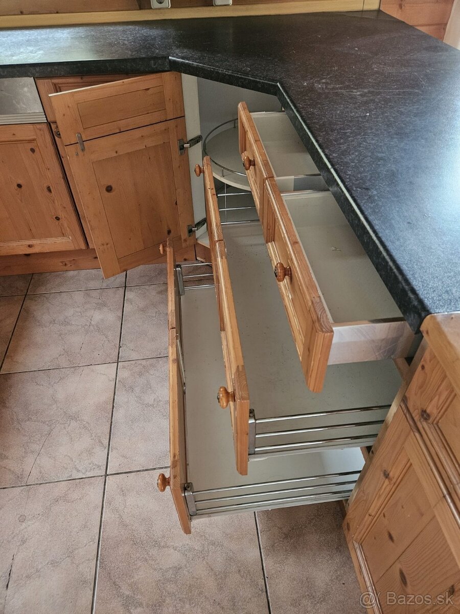 Masívna kuchynská linka z Nemecka so spotrebičmi - 8