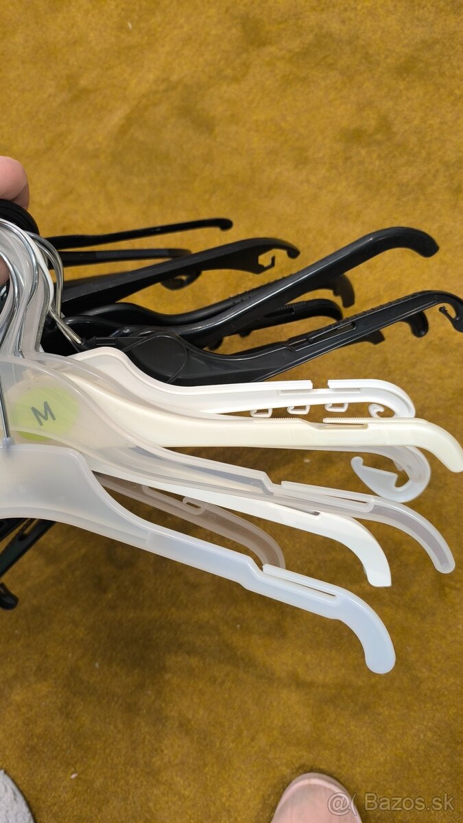 24ks plastových vešiakov mix - 8