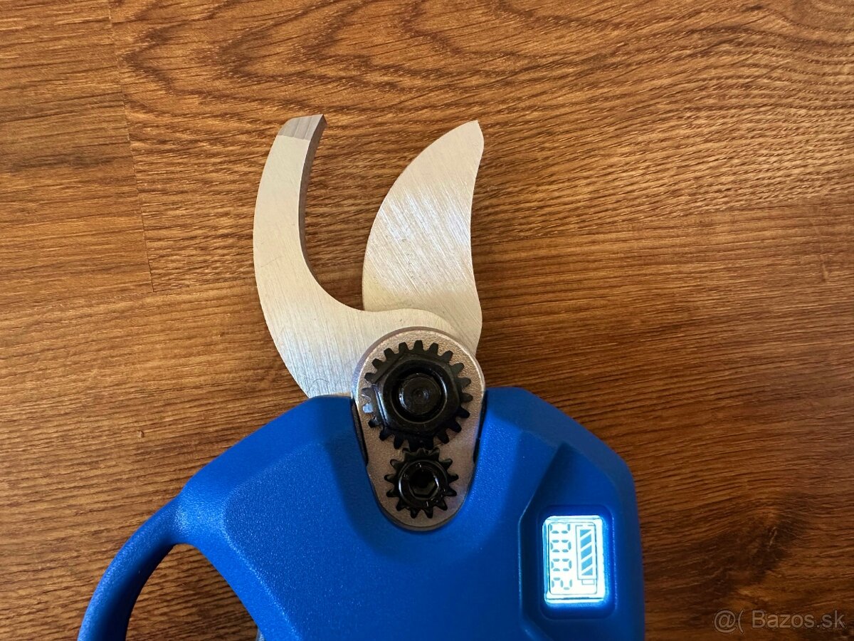 AKU bezuhlíkové záhradné nožnice na strihanie konárov 30mm - 8