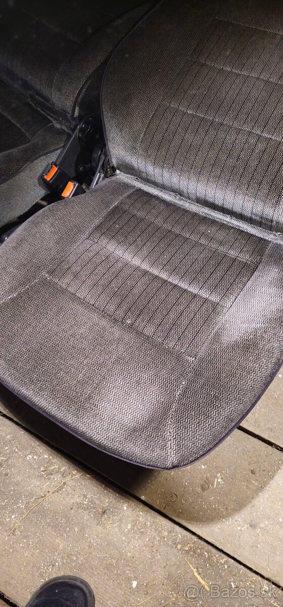 Sedačky + tapacíre jetta mk2 - 8