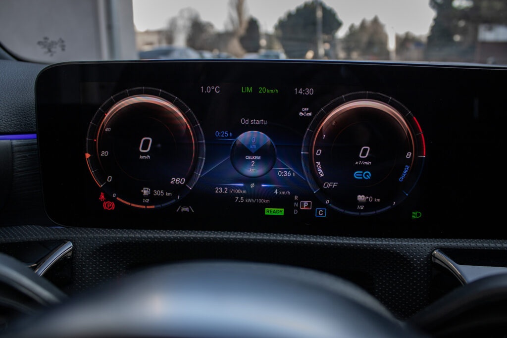 Mercedes-Benz A trieda 250e - 8