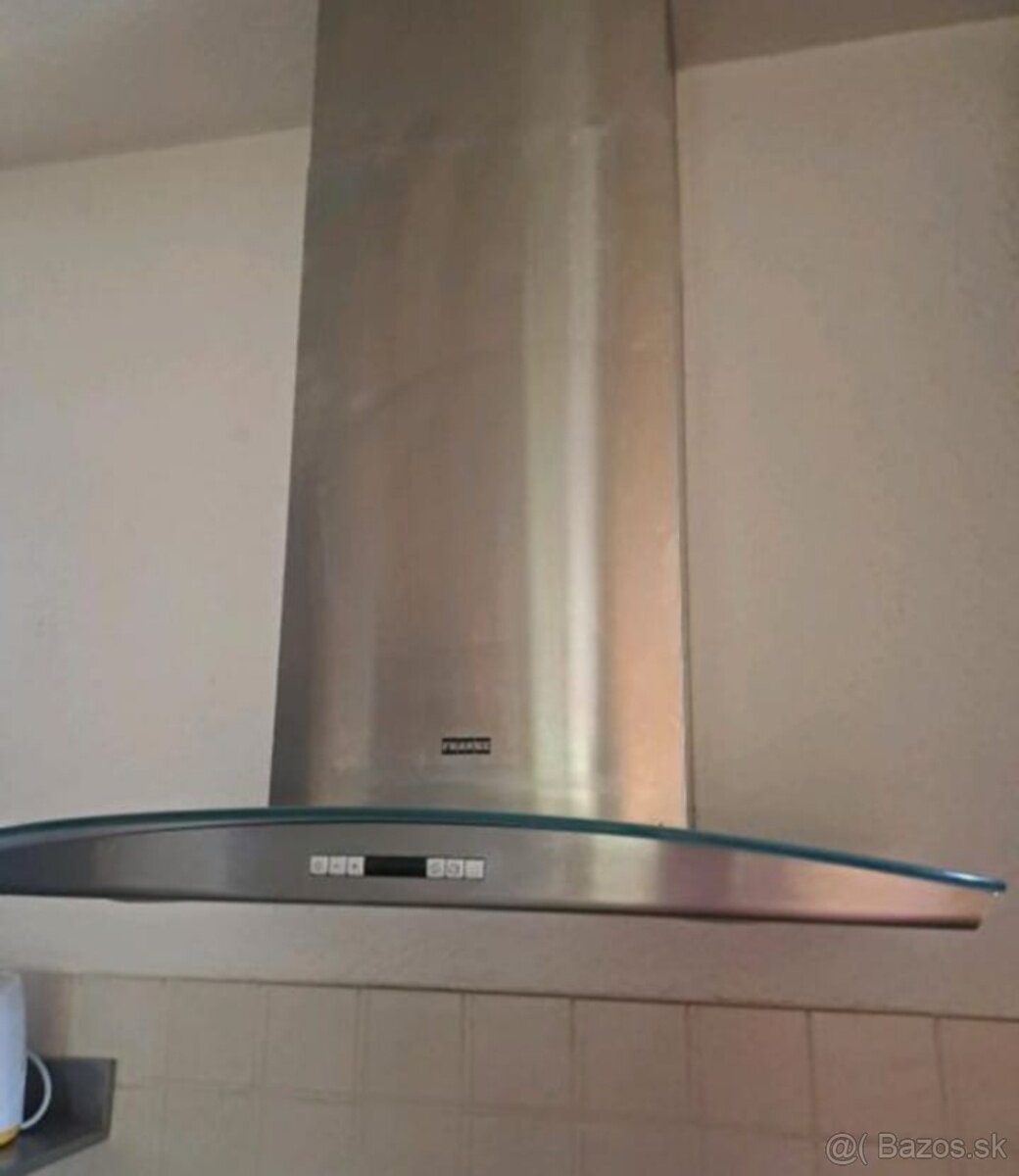 Tmavá kuchyně z masivu se spotřebiči, 5285 - 8