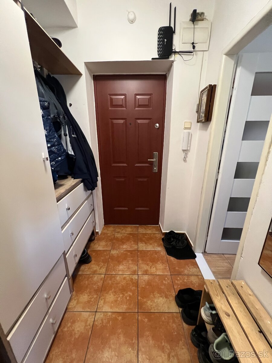 Na predaj slnečný zrekonštruovaný 2 izbový byt Valaská - 8