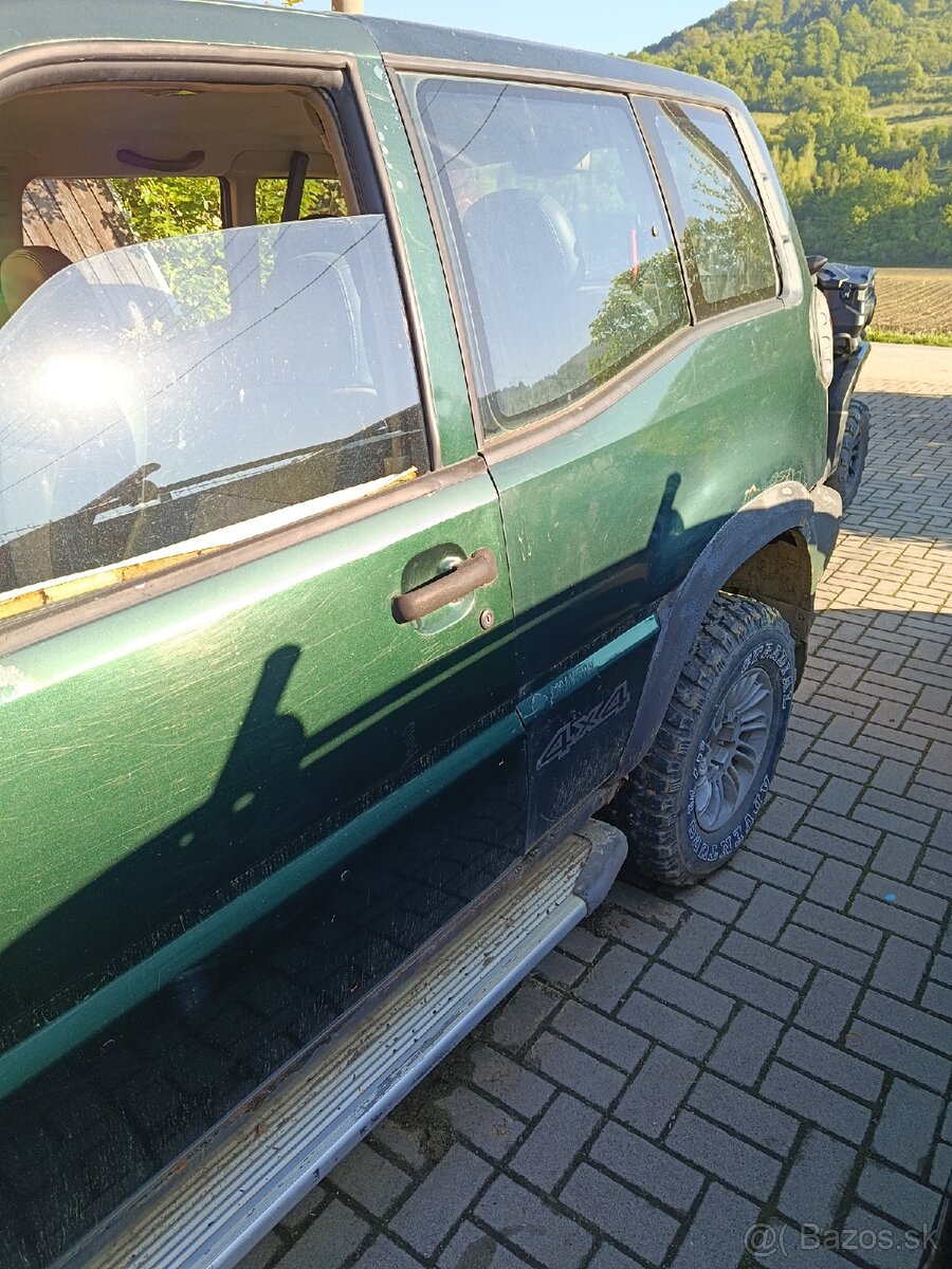 Nissan Terrano 2 - 8