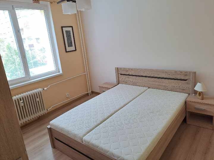 2 izbový s loggiou, Sídl.II,, 1/3 poschodie - 8