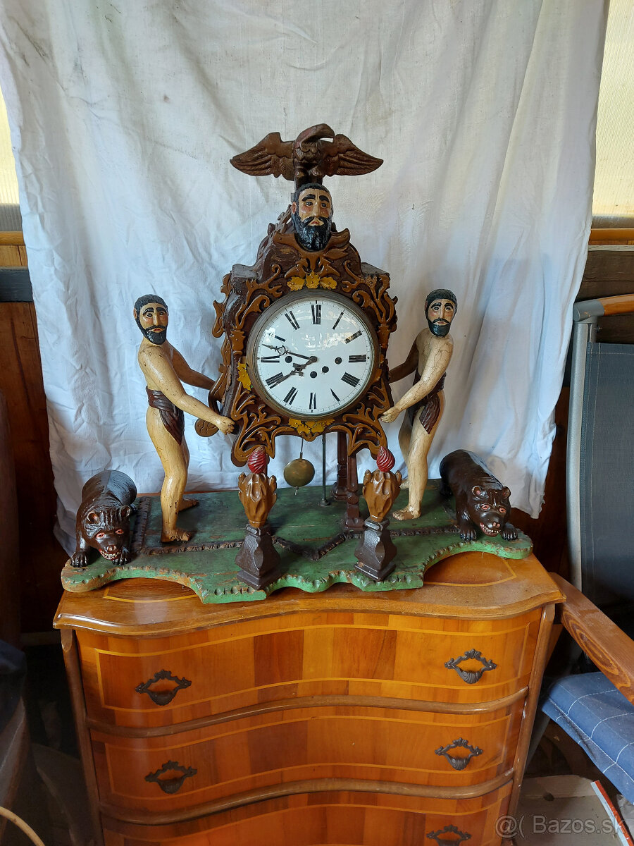 Predám funkčné starožitné hodiny polychrovaná drevorezba hod - 8