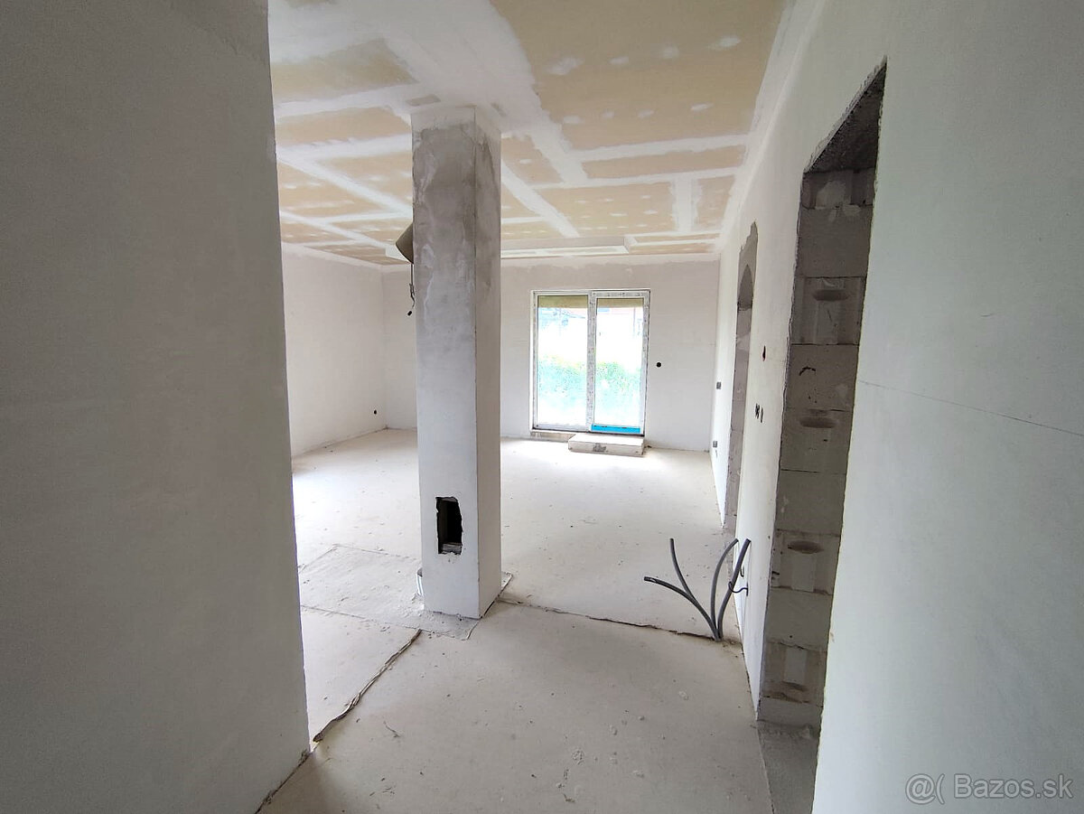 Rozostavaný 4 izbový rodinný dom na veľkorysom pozemku 1050 - 8