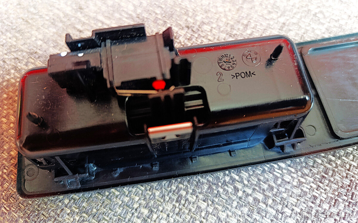 tlačítko otvárania kufra na BMW - 8