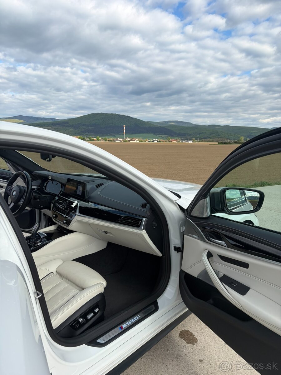 BMW M550i xDrive - 8