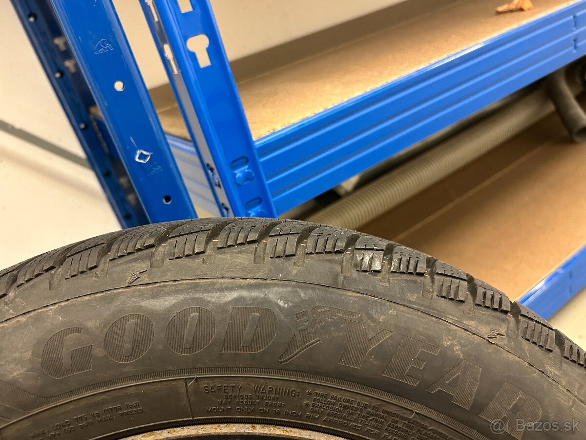 Goodyear Ultragrip Performance 3 215/60 R16 99H TOP stav - 8