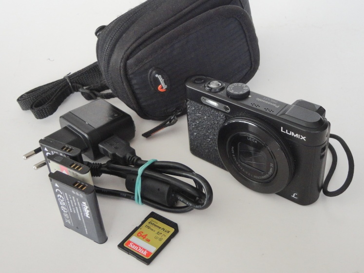 Panasonic DMC-LF1 s príslušenstvom. - 8