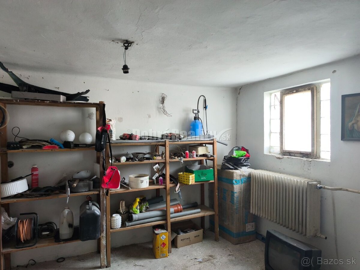 Priestranný ,slnečný rodinný dom v pôvodnom stave , vhodný n - 8