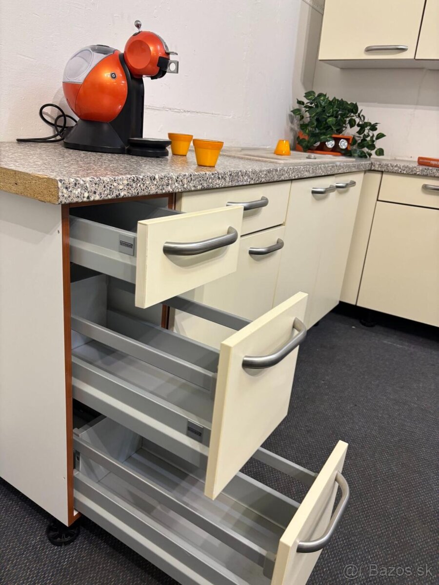 Nadčasová kuchyňa LEONA - 8