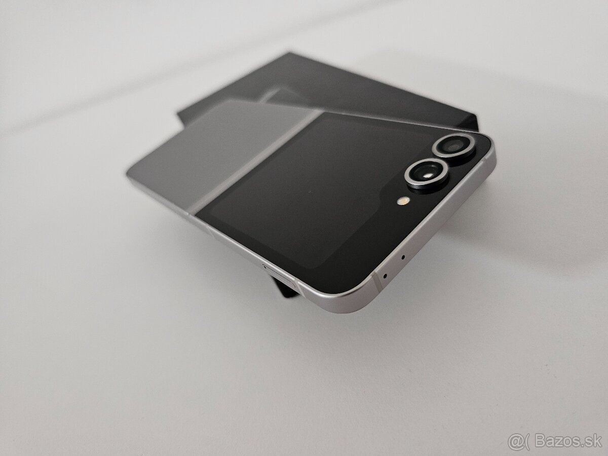 Samsung Galaxy Z Flip 6 - 8