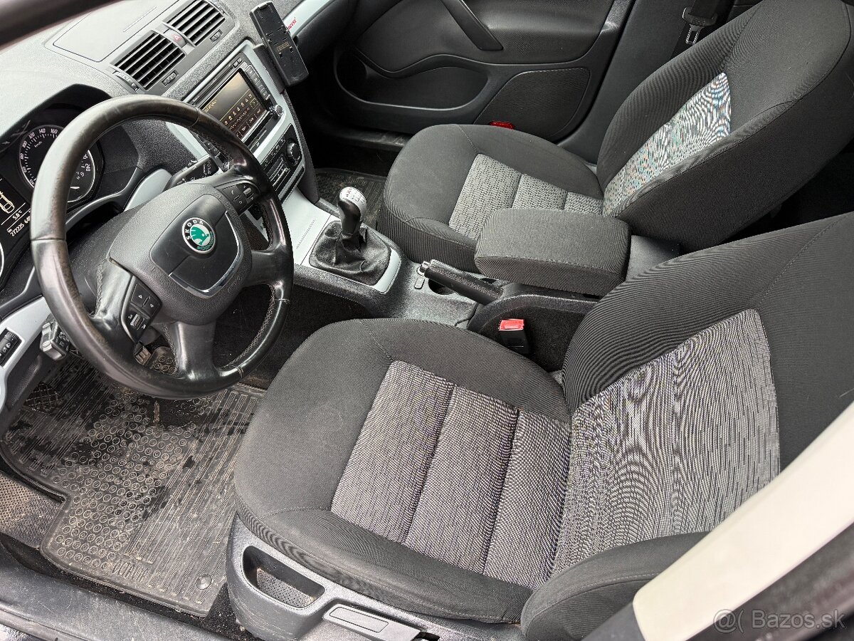 ŠKODA OCTAVIA 1.6TDI 4x4 COMBI - 8