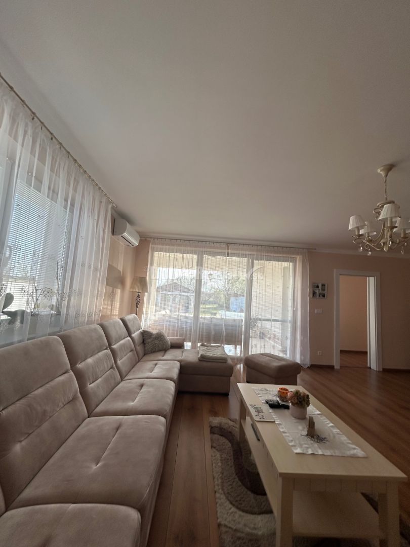 Unikátny 4 izbový rodinný dom pri jazere, kompletne zariaden - 8