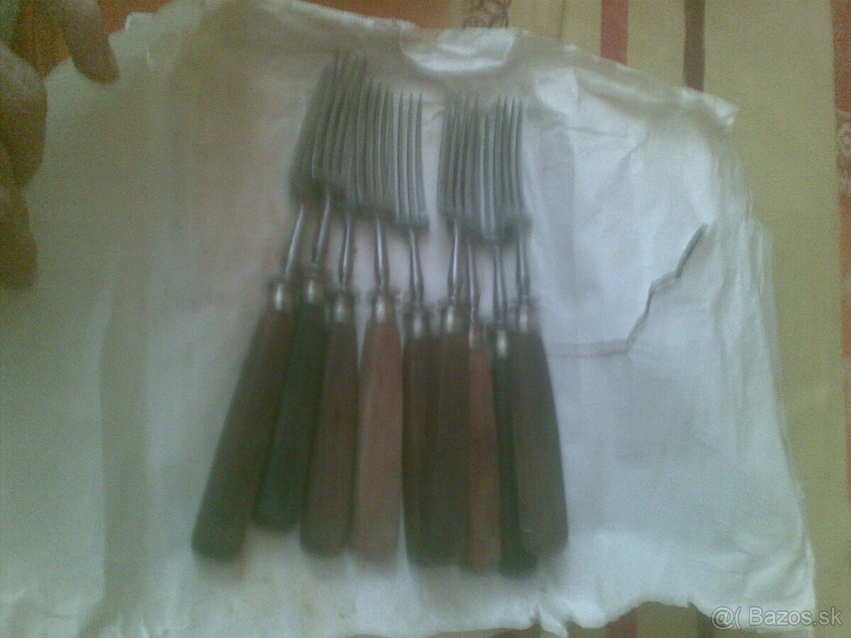 Predám tieto staré vidličky a+ nože v Bratislave a okolí - 8