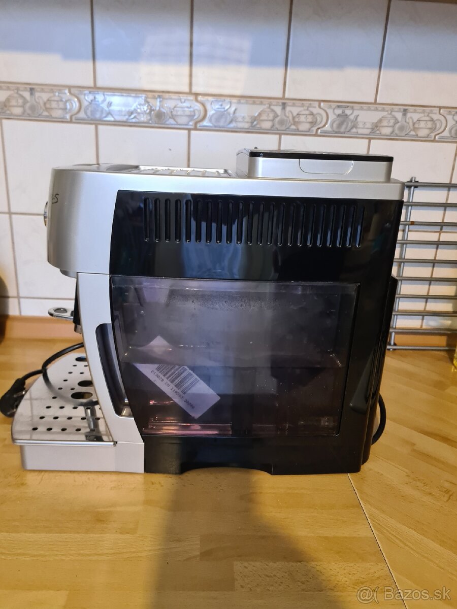 Kavovar Delonghi Magnifica S - 8