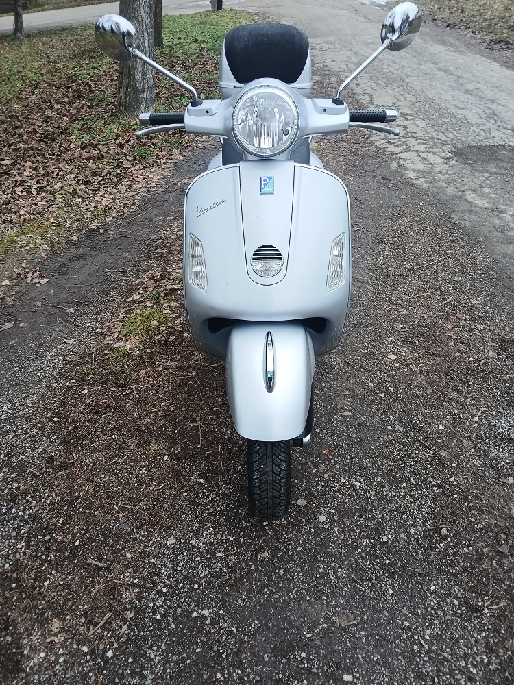 Piaggio Vespa GTS 250 - 8