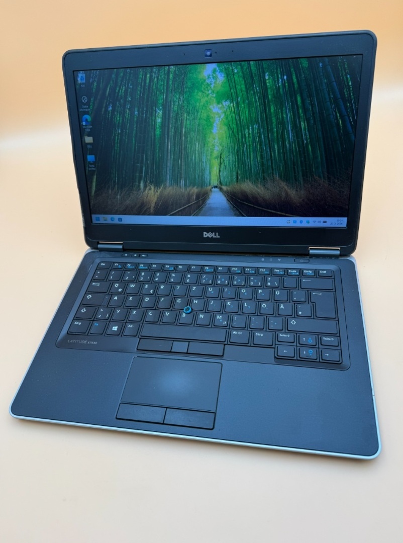 Dell Latitude E7440 / i5 / 8GB RAM / SSD / Win 11 Pro - 8