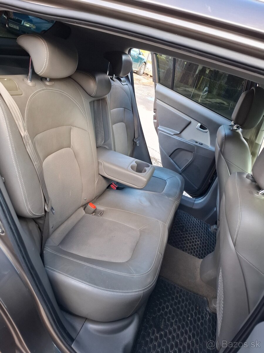 Kia Sportage 1.7 Crdi, r.2012, 2WD - 8