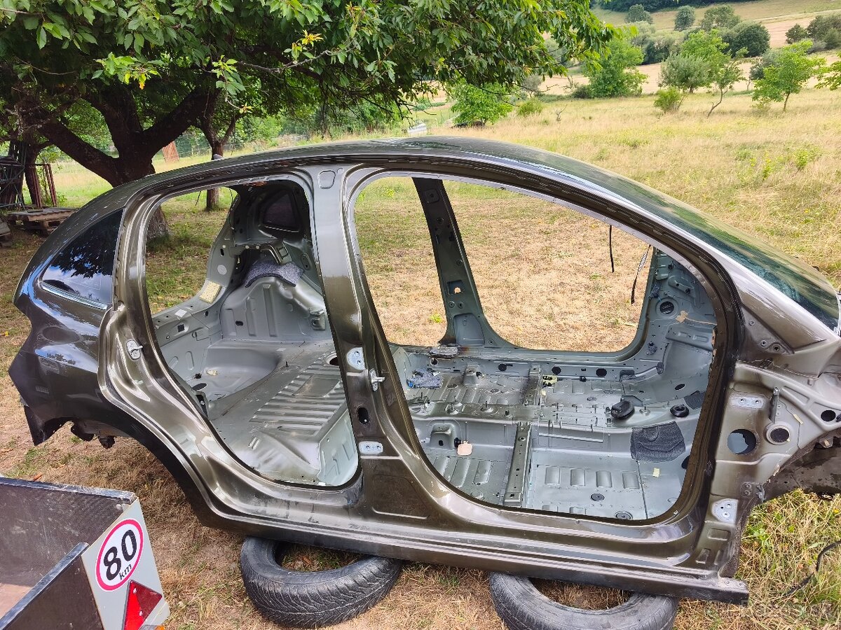Rozpredám Citroen c3 1.2vti - 8