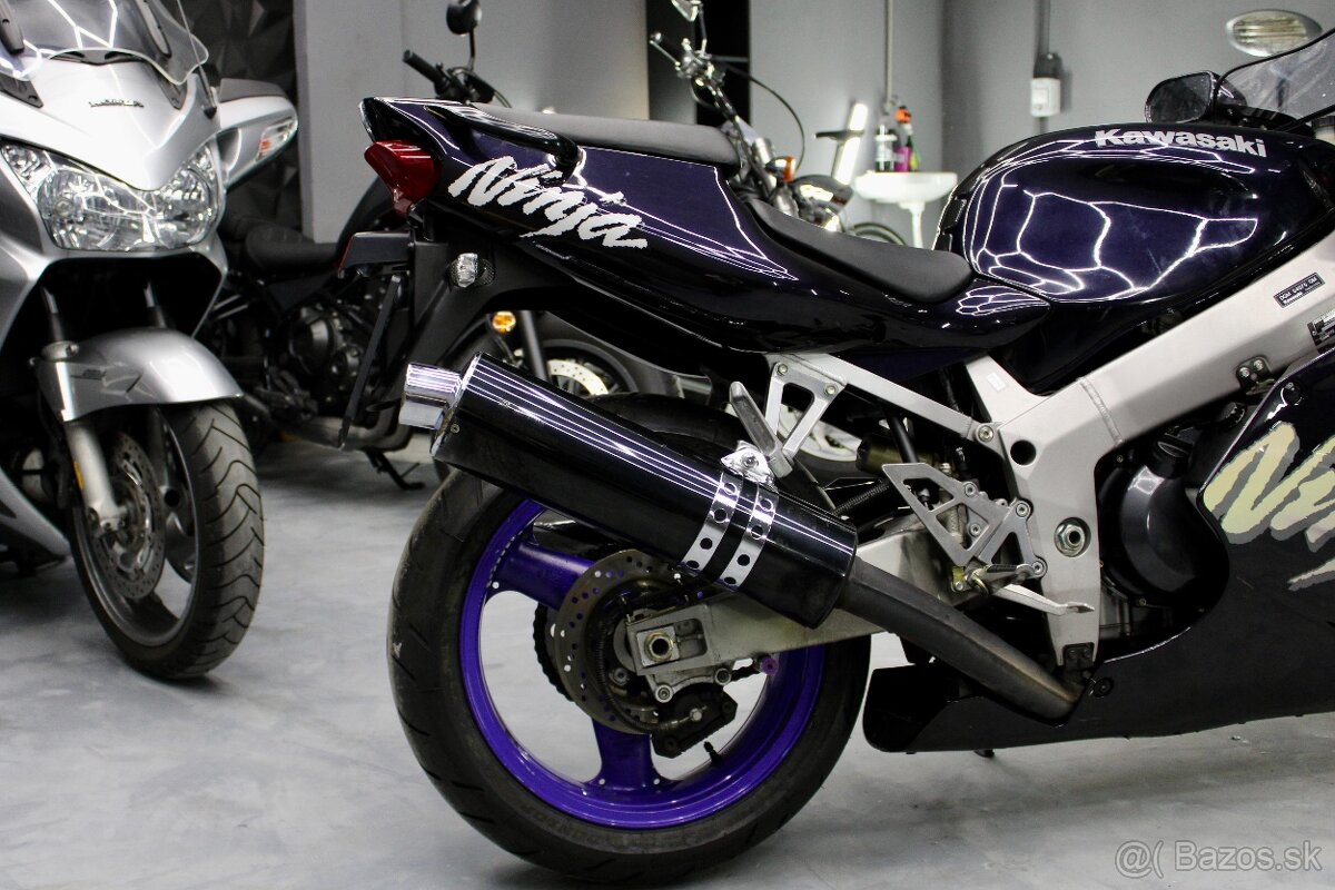 Kawasaki Ninja ZX-7R - 8