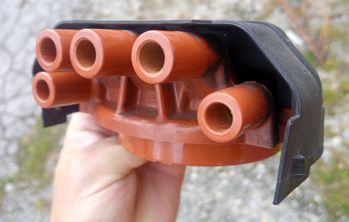 Kryt hlavy rozdeľovača BMW 318i E30 . - 8