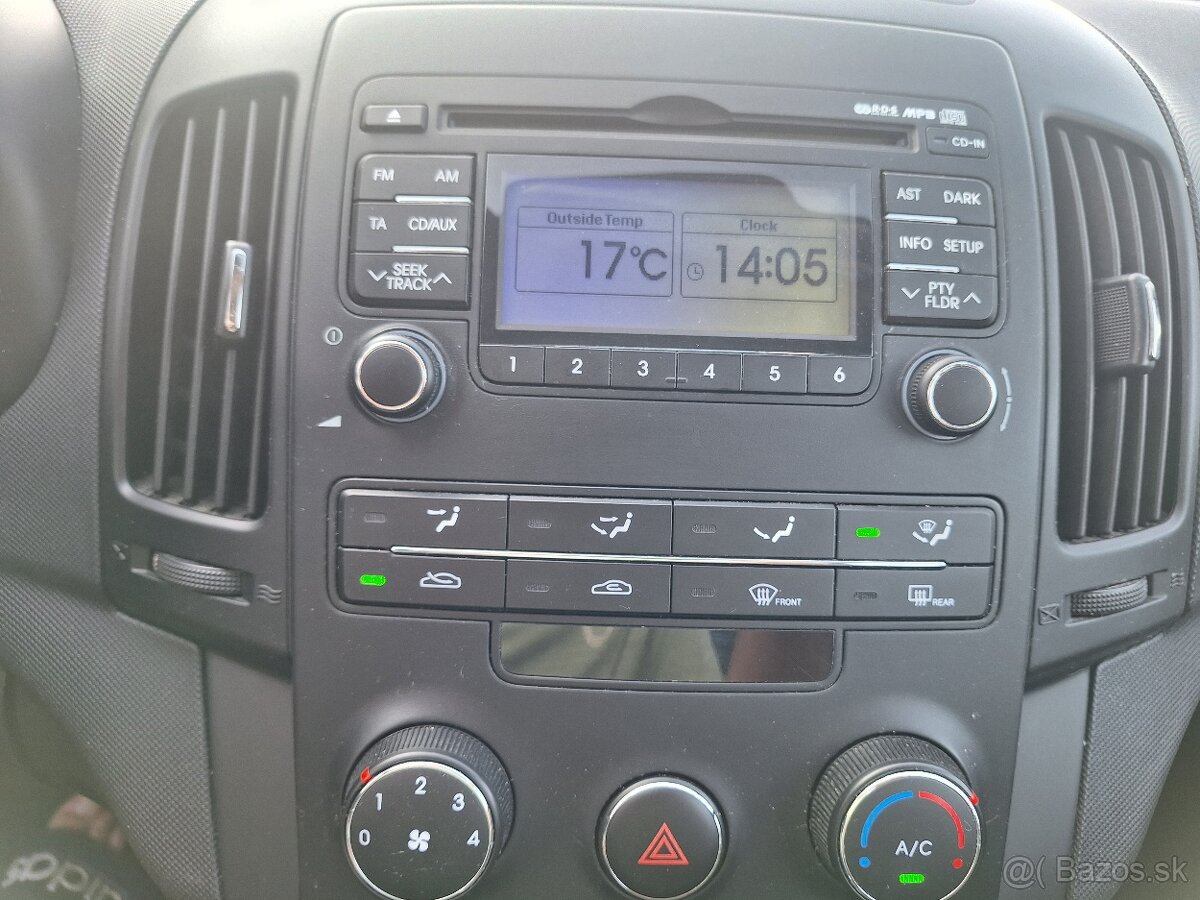 HYUNDAI I30 1,6 CRDI ROK 2012 - 8