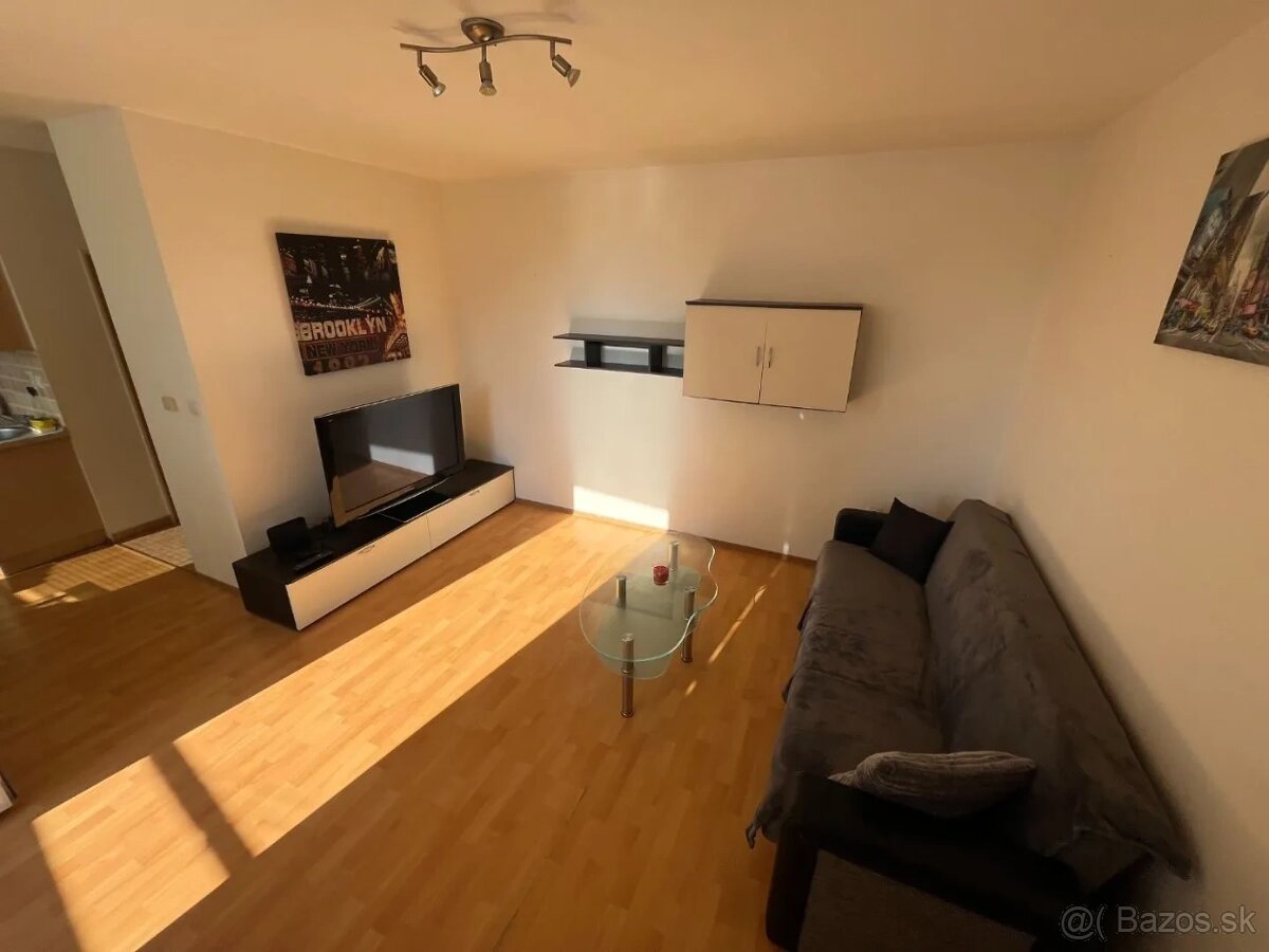 NA PREDAJ 2 IZBOVÝ BYT TRENČÍN, JUH, GARÁŽOVÉ STÁTIE - 8