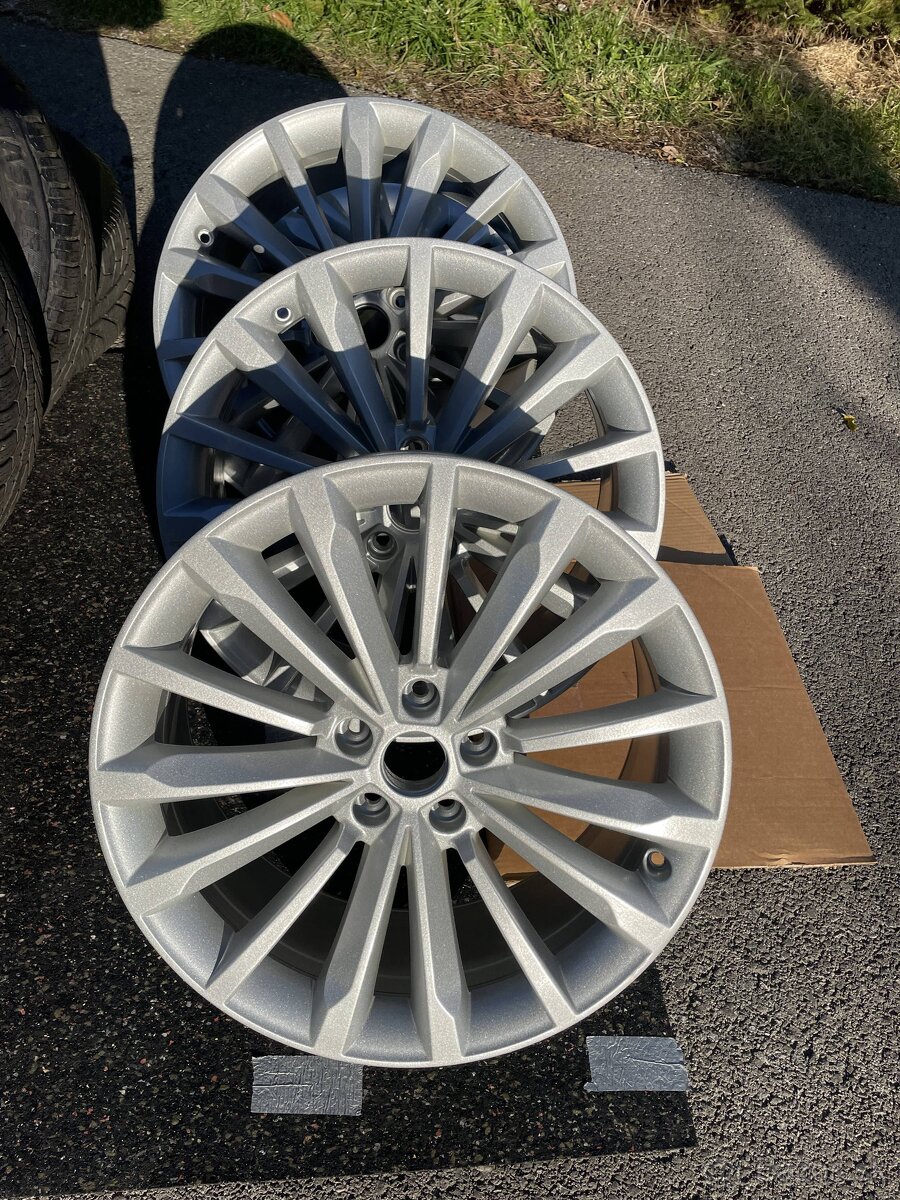 SIRIUS PHOENIX SPECTRUM orig.skoda Superb 3V 5x112 - 8