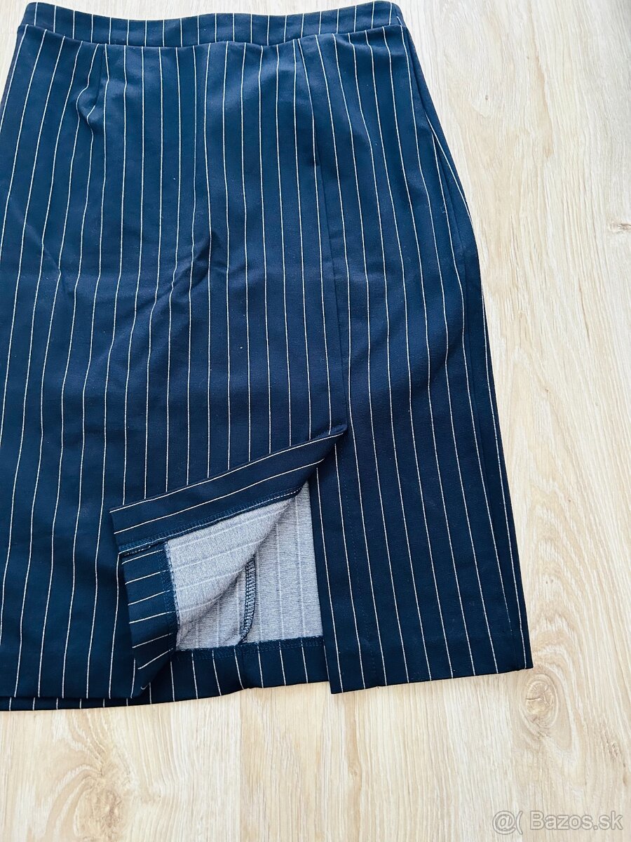 KRÁSNY SUKŇOVÝ KOSTÝM značky RESERVED - 8