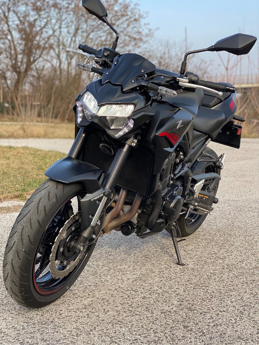 Kawasaki Z900 - 8