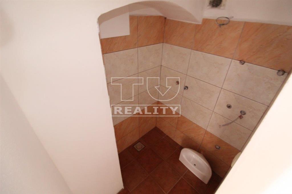 NA PREDAJ - DVA IDENTICKÉ DOMČEKY / APARTMÁNY NA LIPTOVE - 8