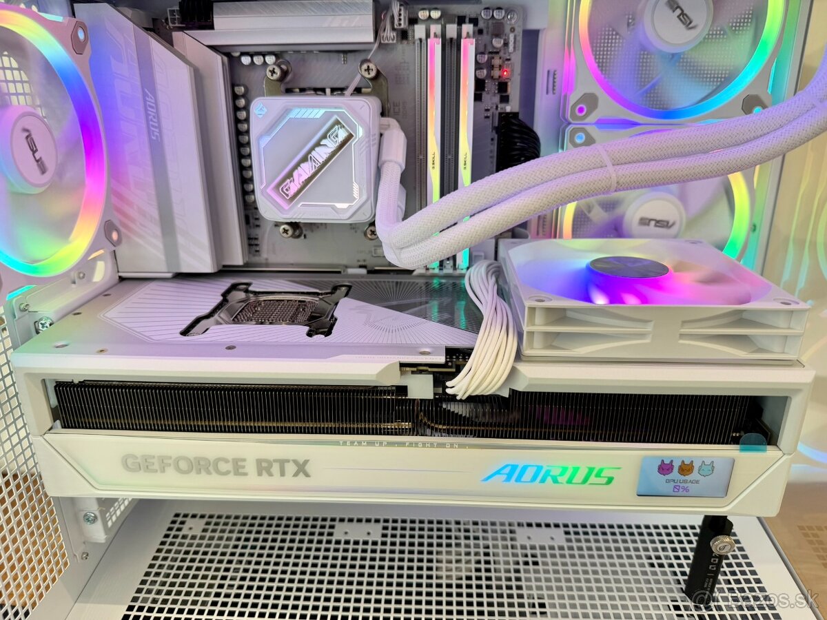 Ryzen 7 9800x3D, RTX 5090 32GB, 64GB RAM DDR5, 2TB SSD M2 - 8