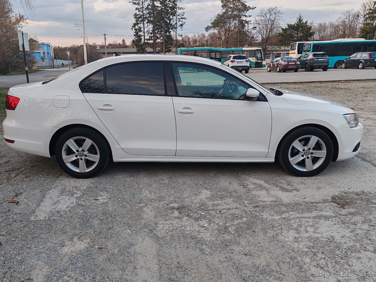 VOLKSWAGEN JETTA 1,6TDI - 8