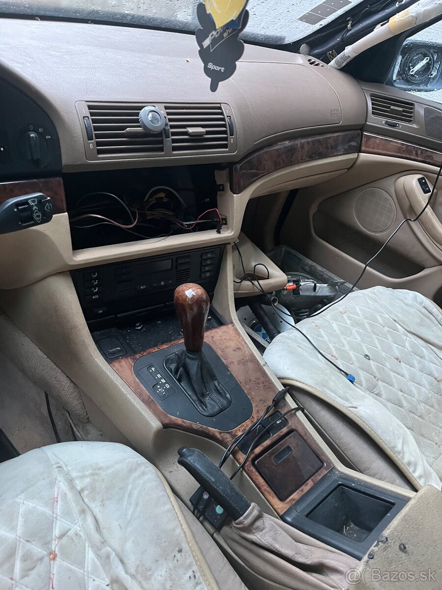 Rozpredám BMW E39 orientblau - 8