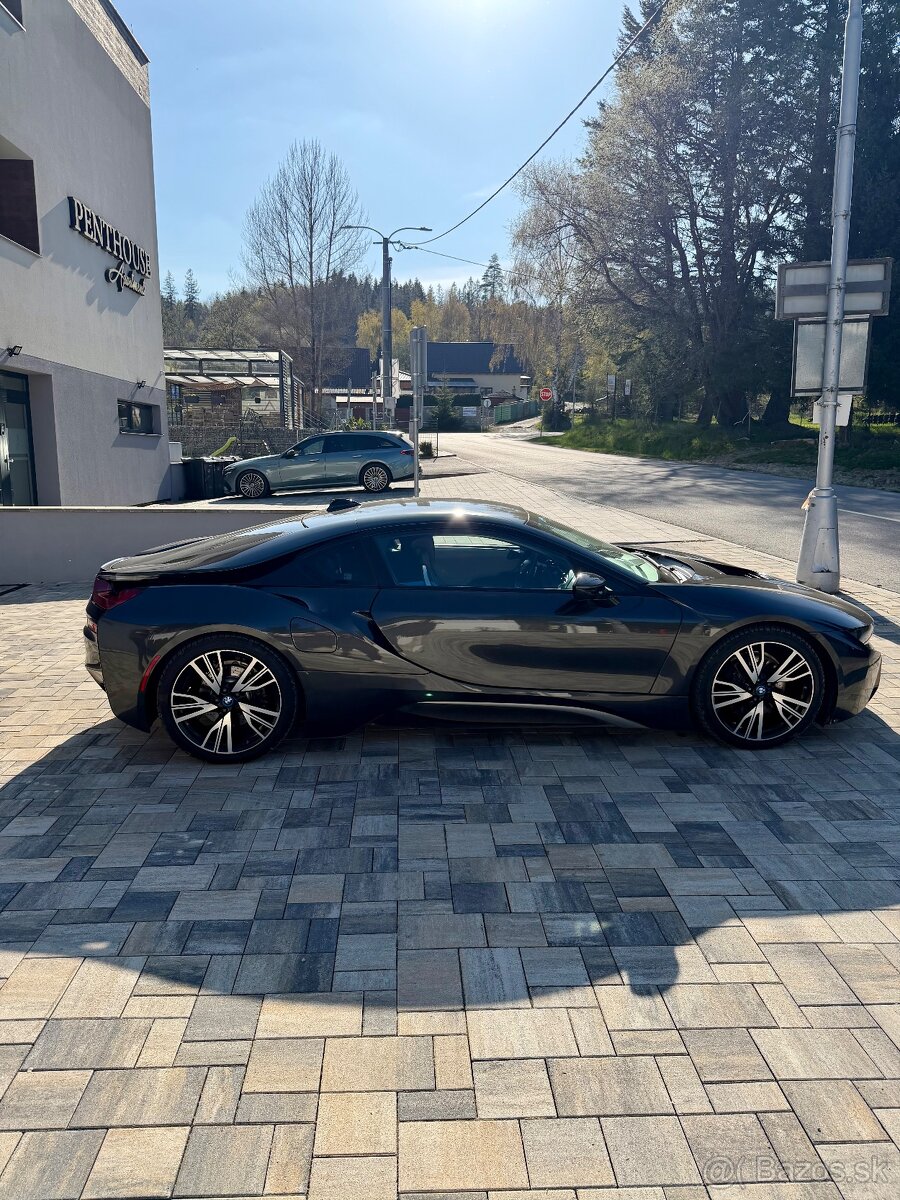 Predám BMW I8 - 8